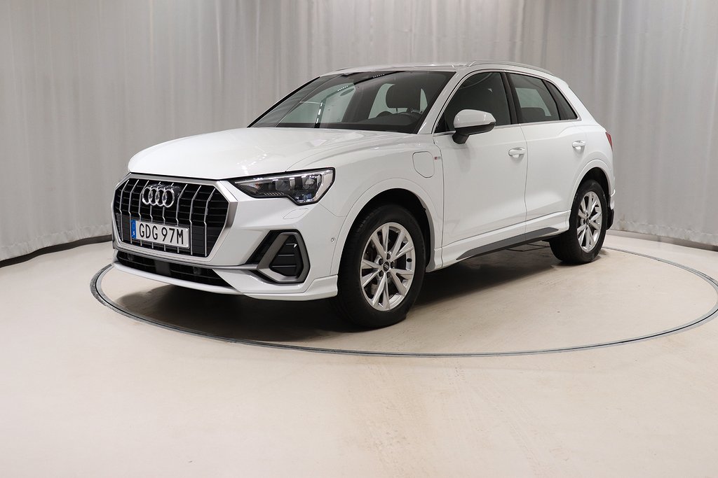 Audi Q3 45 TSFIe S line 245hk Aut Drag Kamera Carplay Keyless