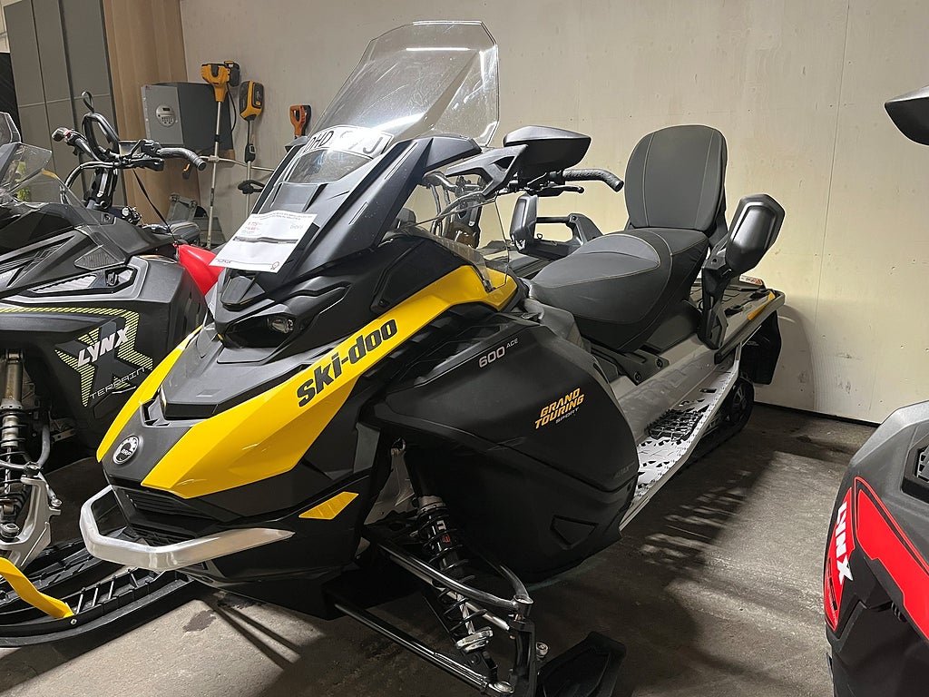 Ski-Doo Grand Touring Sport 600 ACE "Momsad" 