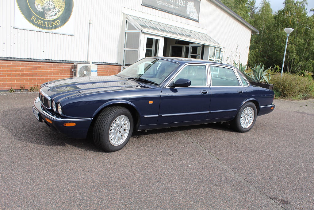 Jaguar XJ 3.2 V8 Executive, extrem lågmilare, helrätt färger!