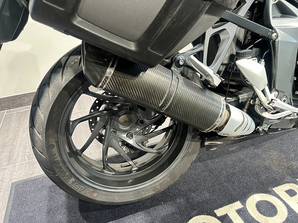 BMW K1300R Slipon/Sidoväskor/Kolfiber BellyPan/4168 mil
