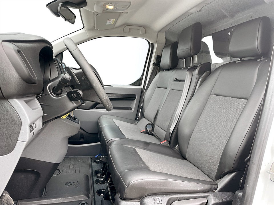 Bild på Peugeot Expert PRO+ L3 BHDi 180hk Aut Värmare Inredning