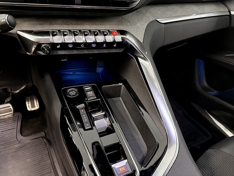 Bild på Peugeot 5008 GT 1.2 PT 130hk Aut 7-SITS B-KAMERA CARPLAY