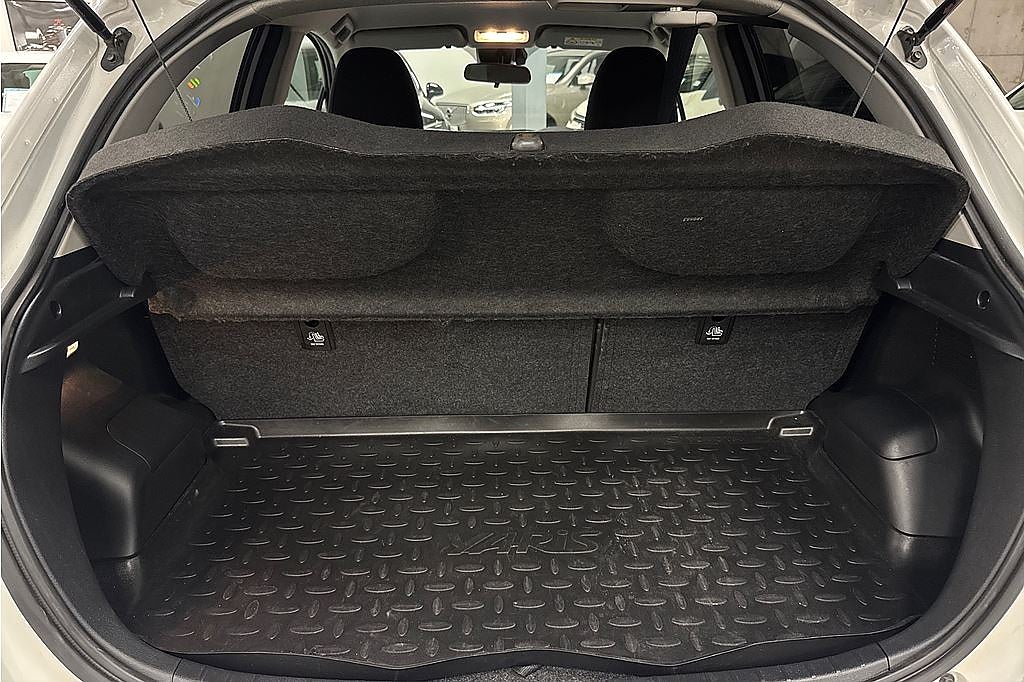 Toyota Yaris Hybrid, 1 brukare, FR 2,95%, P-sensorer fr & bak, tonade rutor