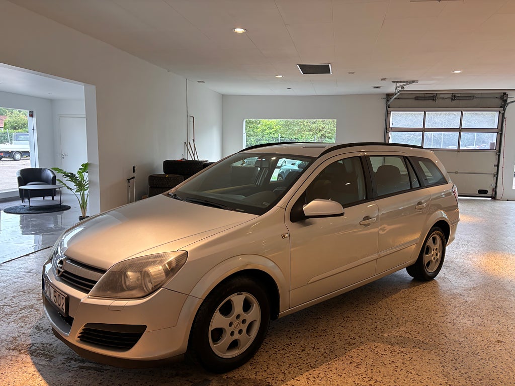 Opel Astra  1.6 Twinport nybesiktad automat