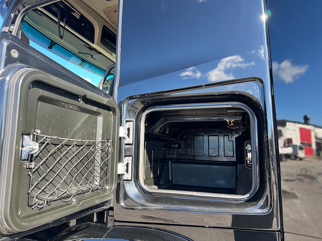 Mercedes-Benz Arocs 3251 Tridem Lastväxlare, Fullt Plogutrustad