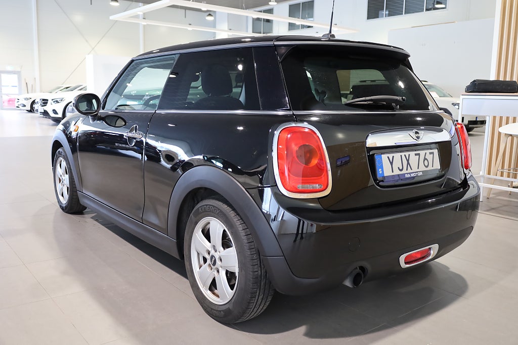 MINI One 3-dörrar Pepper Panorama Connected Blåtand 2017