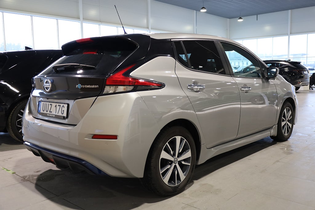 Nissan Leaf 40 kWh N-Connecta 360° I Navi I Motorvärmare