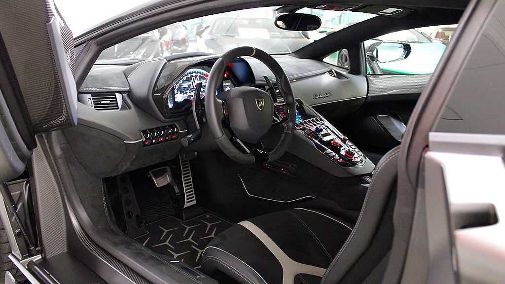 Lamborghini Aventador SVJ LP770-4 klarar av 0-100 km/h på 2,8 sekunder. 