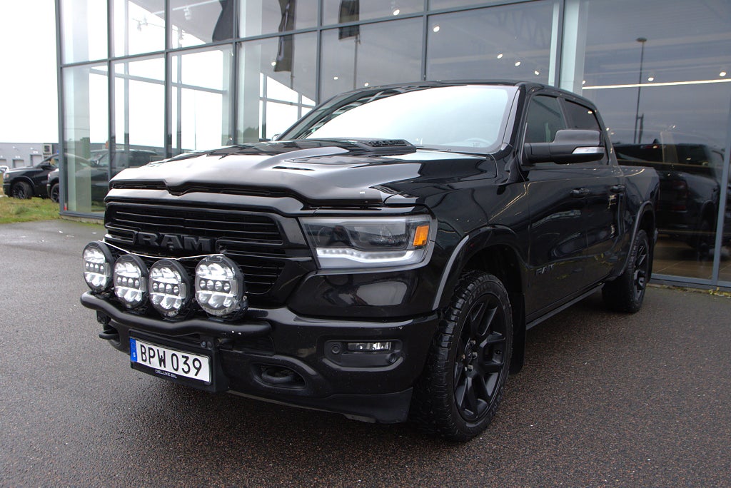 RAM 1500 Crew Cab 5.7 V8 Hemi Laramie Night Panorama