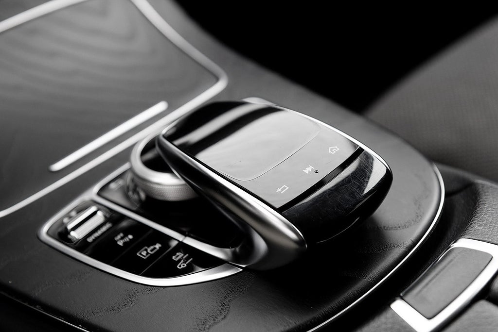 Mercedes-Benz E300 de 2019 - miniatyr 13
