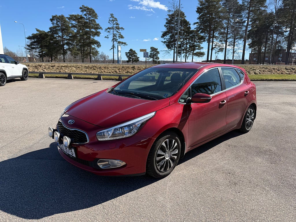 Kia Ceed cee'd 1.6 CRDi EX Comfort Euro 5 GPS V-hjul Dragkrok