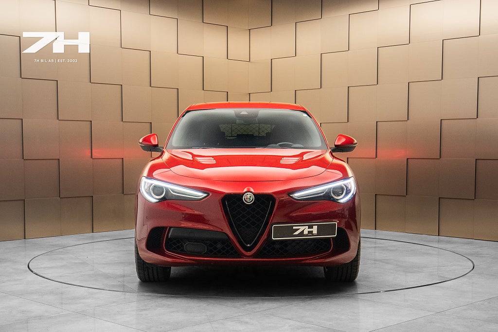 Alfa Romeo Stelvio Quadrifoglio / H/K / Adaptiv Farth. / Kamera