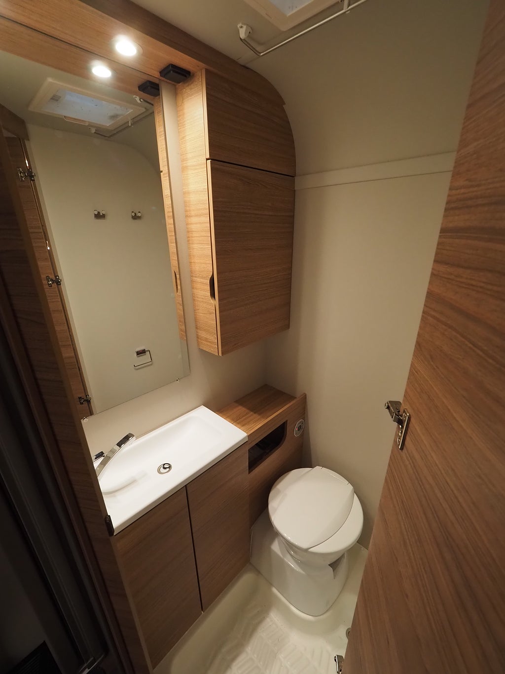 Weinsberg CaraOne 390 QD Golvvärme I Elpatron I 1100kg