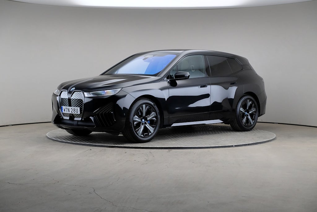 BMW iX xDrive40 326hk Sport Package Innovation Drag Läder Pano H&K