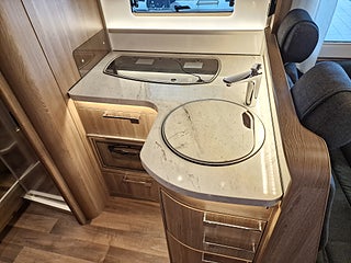 Husbil-halvintegrerad Kabe TMRX 780 LQB 17 av 28