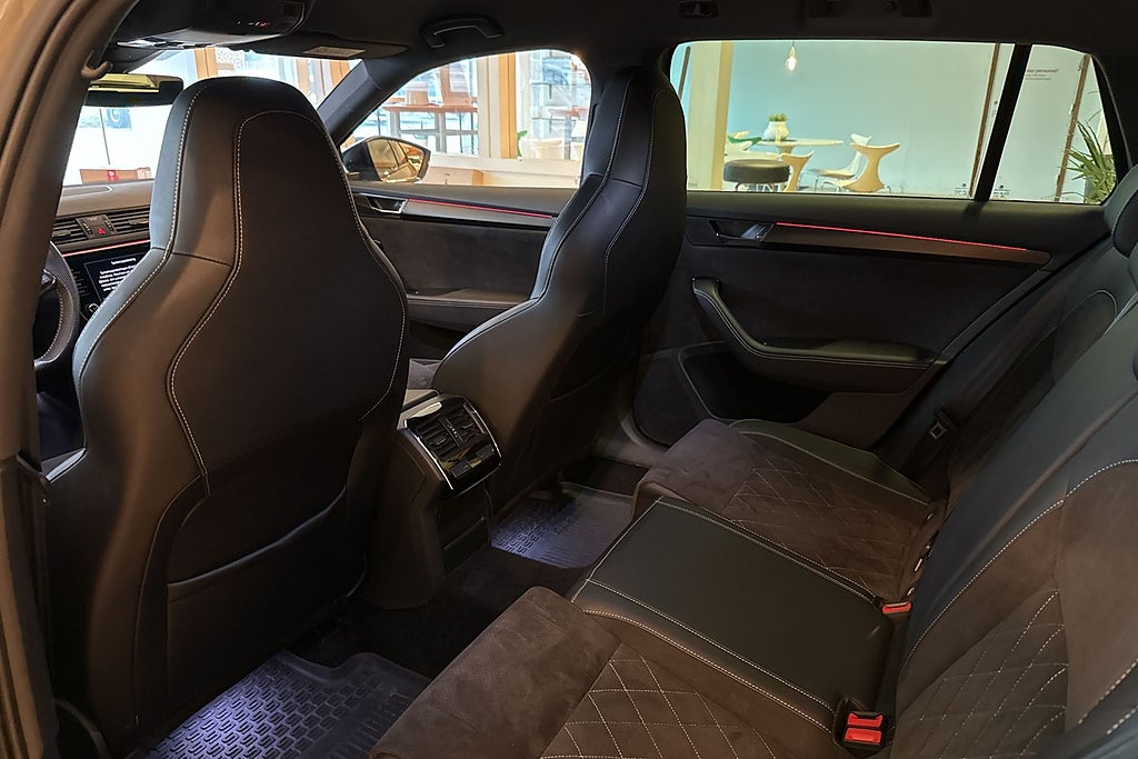 Skoda Superb Kombi 2.0 TDI 4x4 Business Sportline Drag Värmare Kamer miniatyr 19