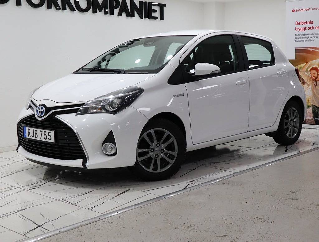 Toyota Yaris Hybrid e-CVT Active Motorvärmare Kamera Keyless MOMS
