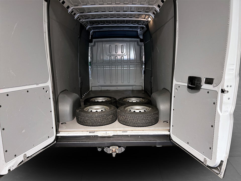 Bild på Peugeot Boxer PRO+ 335 2.2 BHDi 140hk L3H2 B-KAMERA DRAG