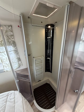 Husbil-integrerad Chausson EXALTIS 7018 (150HK) Queensbed + hyttsäng! ALDE vattenburen! 13 av 21