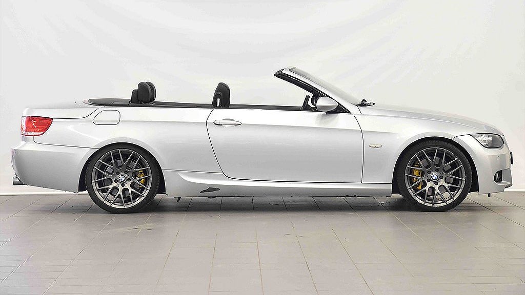 BMW 335i Convertible har en rak sexa på 305 hästkrafter och 400 Nm. 