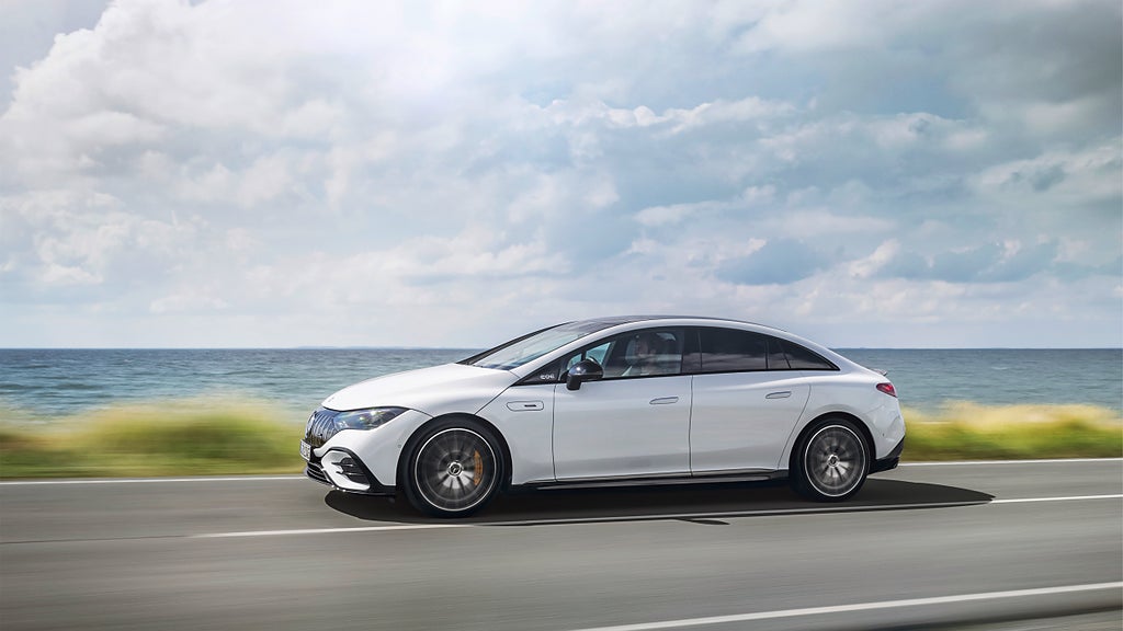 Mercedes-AMG EQE kommer i två versioner. Foto: Mercedes-Benz