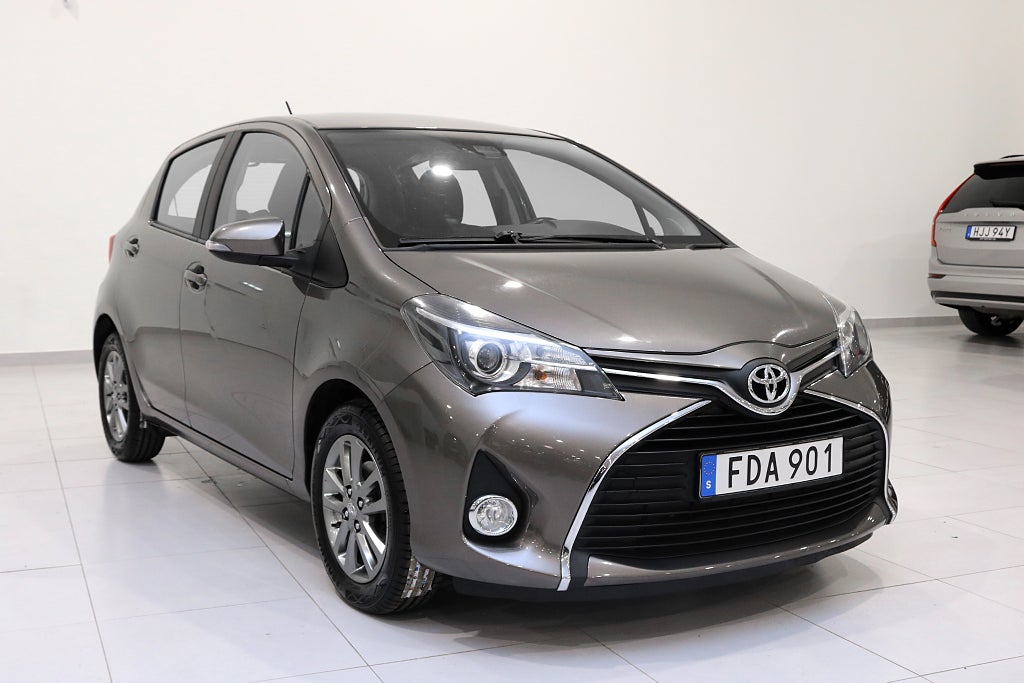 Toyota Yaris 5-dörrar 1.33 / Automat / Backkamera / Vinterdäck