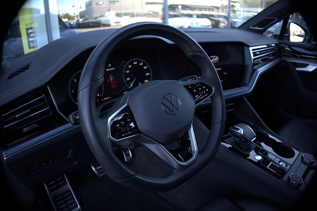 Volkswagen Touareg 3.0 V6 R-Line Innovation | HuD | 360° kamera | Drag
