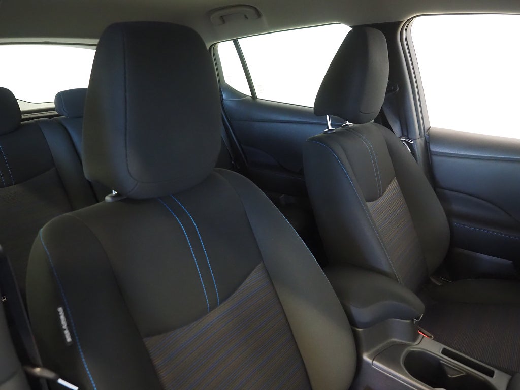 Nissan Leaf 40 kWh 150hk Acenta | Drive assist | 360° | Rattvärme 2022