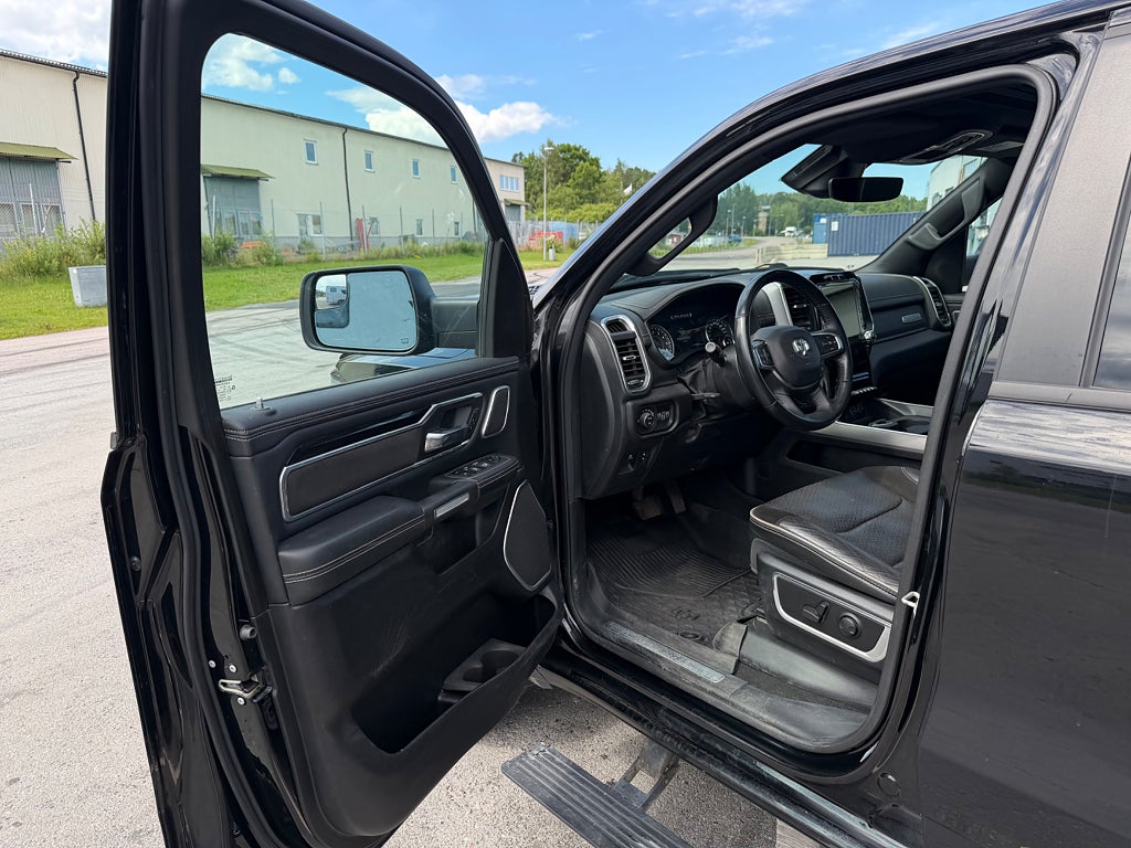 RAM 1500 Crew Cab 5.7 V8 HEMI Flex Fuel 4x4 NIGHT Euro 6