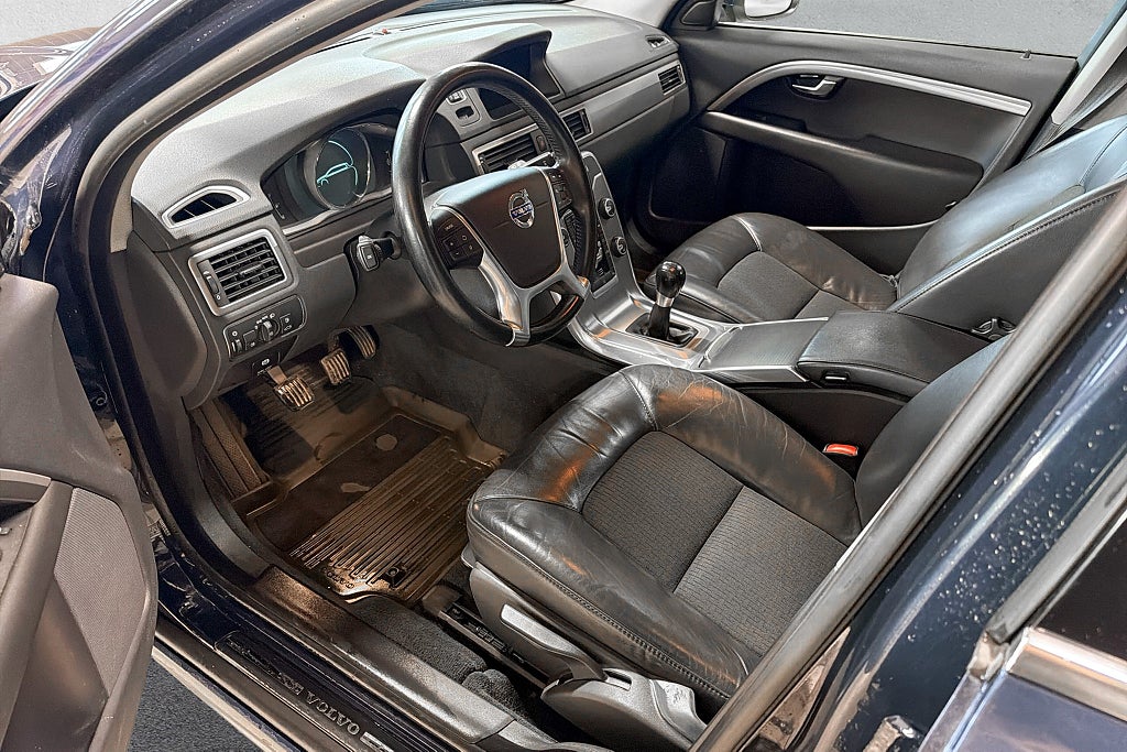 Volvo V70 D3 Momentum 2-Ägare Dragkrok Kamrembytt Välservad