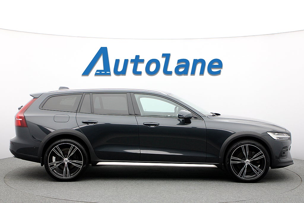 Volvo V60 Cross Country D4 AWD B&W, 360°,  Skinn, 20", Drag, HUD, BLIS