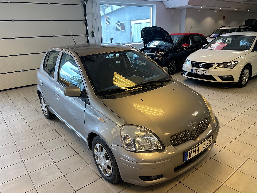 Toyota Yaris 5-dörrar 1.3 VVT-i / v-hjul / ny servad/ 