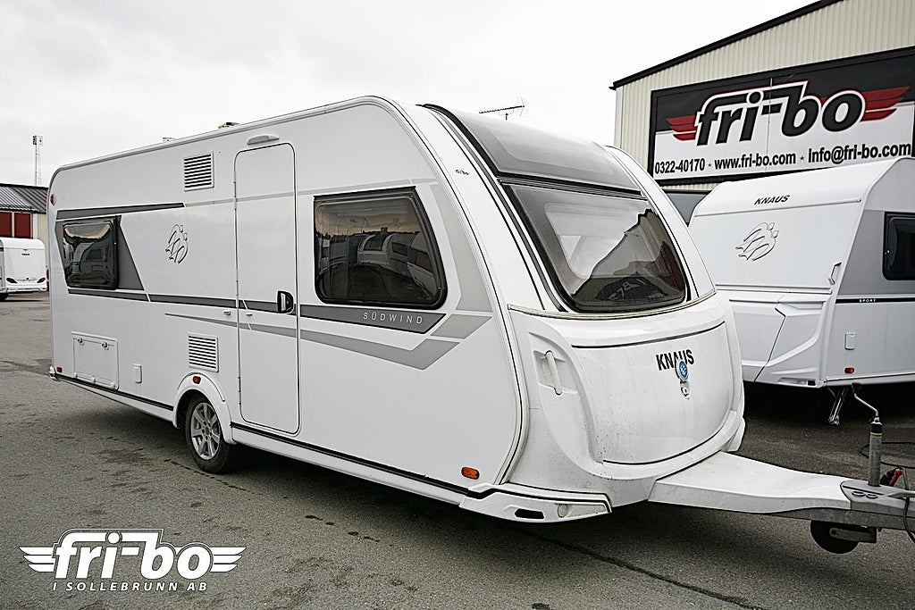 Knaus 580 UE Südwind, Långbäddar