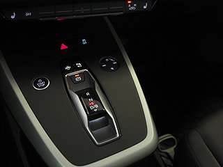 SUV Audi Q4 16 av 22