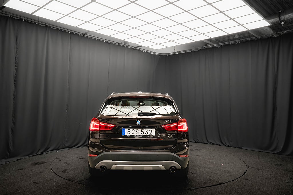 BMW X1 xDrive20d PANORAMA LÄDER DRAG KAMERA HUD 1-ÄGARE