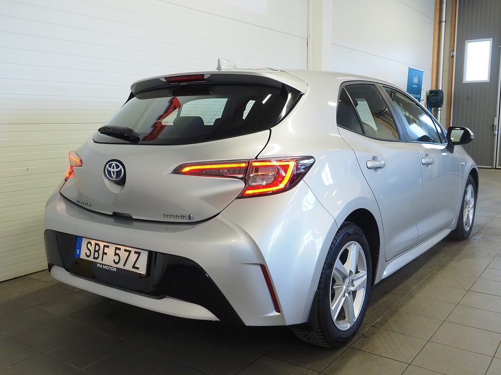 Toyota Corolla Hybrid e-CVT Life 122hk Backkamera Låga mil! 2021