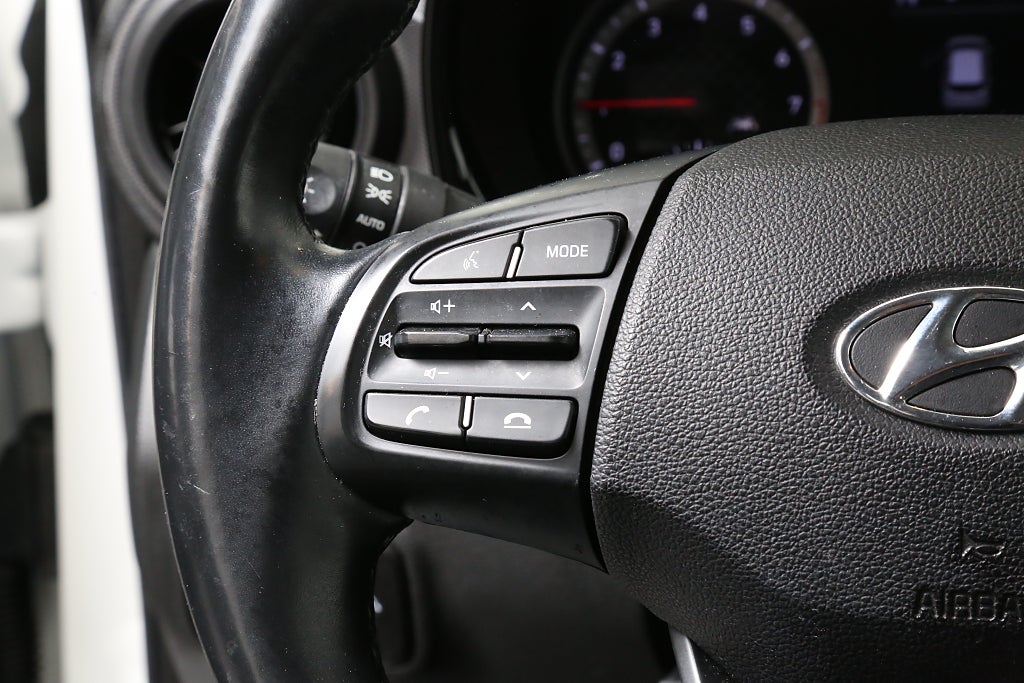 Hyundai i10 1,0 blue 67hk Essential Automat CarPlay 2021