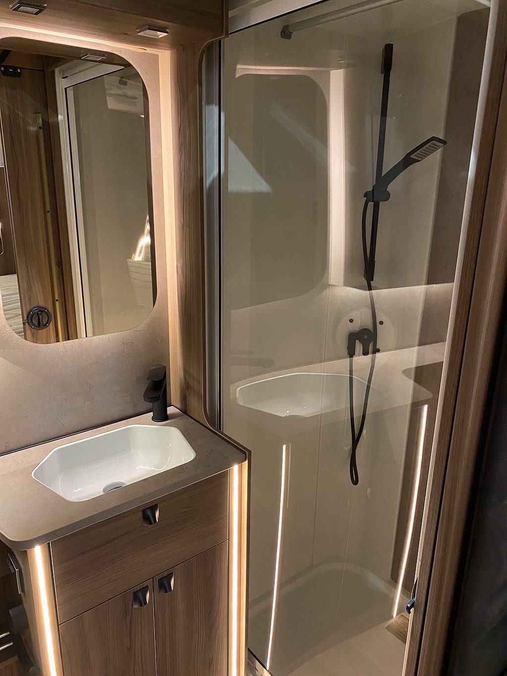 Kabe Royal x 780 LT /Taksäng/Adaptiv farth/Mercedes/Badrum Bak - Kabe