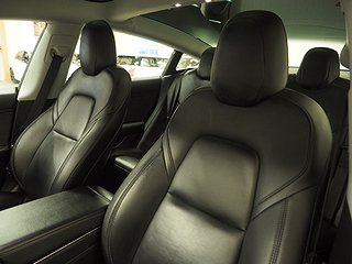 Sedan Tesla Model 3 18 av 21