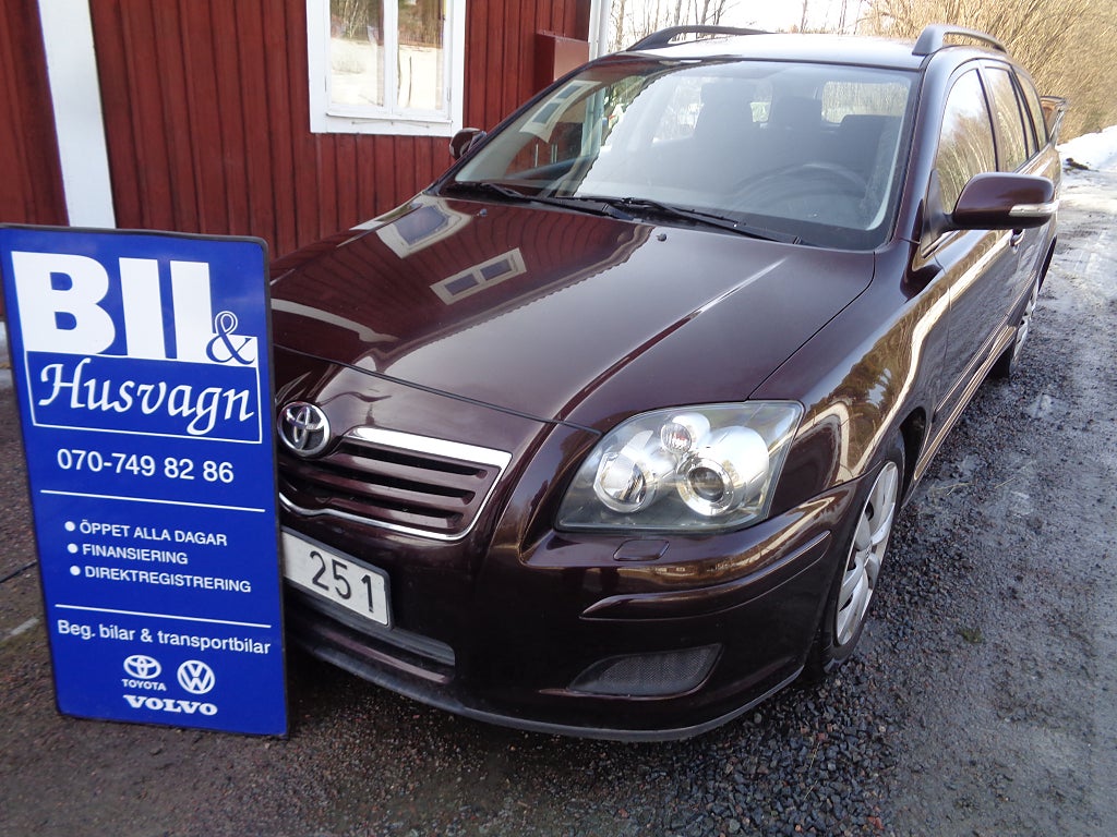 Toyota Avensis Kombi 1.8 NYBES U.A./NYSERV/FULLSERV/FINANS/INBYTE