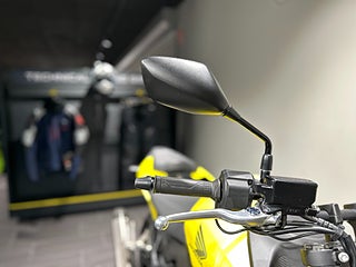 Honda CB750 Hornet / Helsystem/ Handtagsvärme /Quickshifter /Räntefri