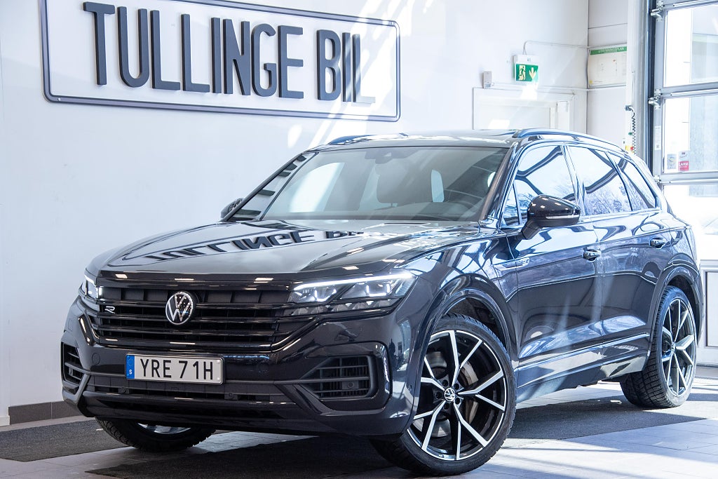 Volkswagen Touareg R eHybrid 3.0 V6 4M Pano Luft Matrix Drag Värm 22" MOMS