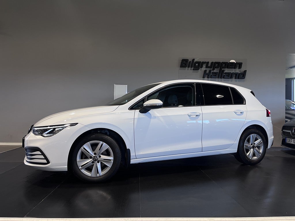 Volkswagen Golf 2.0 TDI SCR Base Navi Carplay Pdc Led IQ-Drive Rattvärm