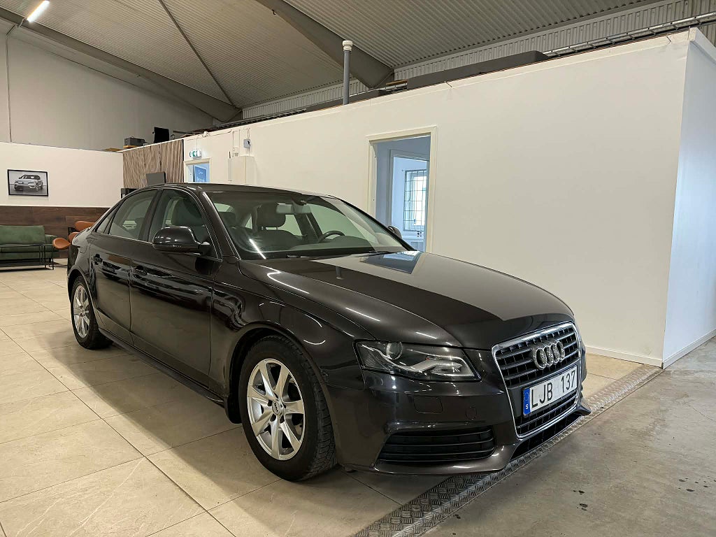Audi A4 Sedan 1.8 T / Automat Skinn 10.026 Mil