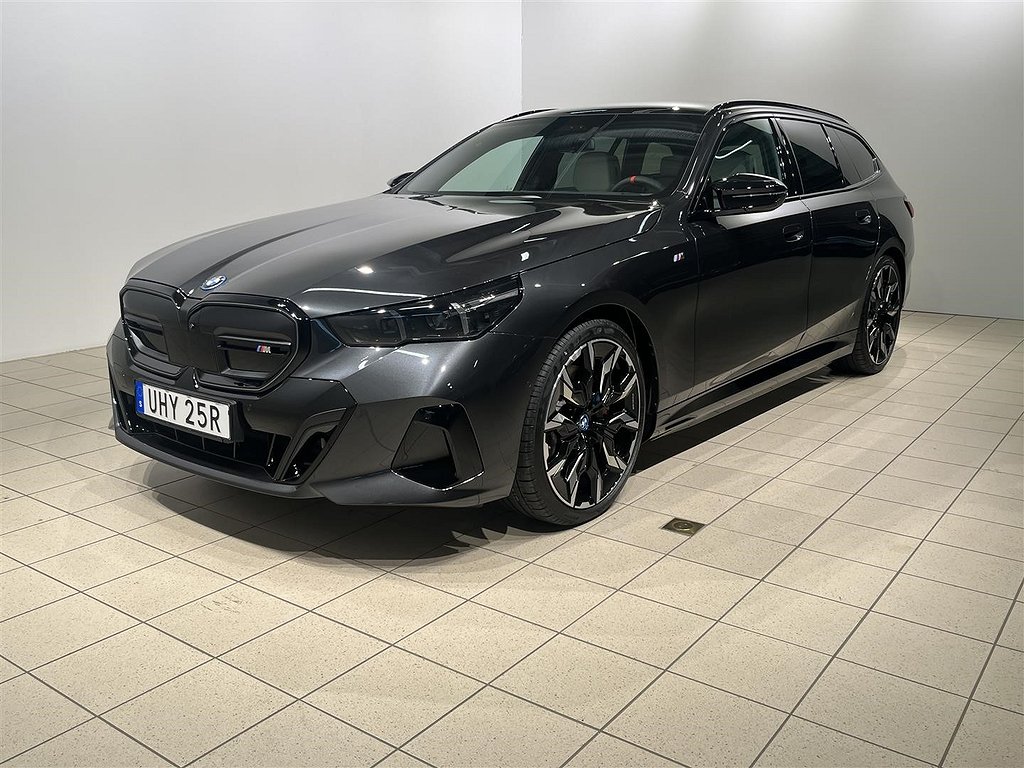 BMW i5 M60 xDrive Touring M Sport Pro Innovation B&W DAP Drag