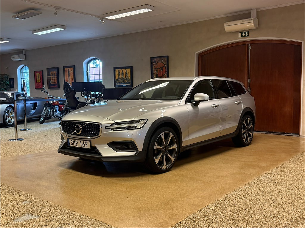 Volvo V60 Cross Country B4 AWD Geartronic Advanced SE II - SE SPEC - 