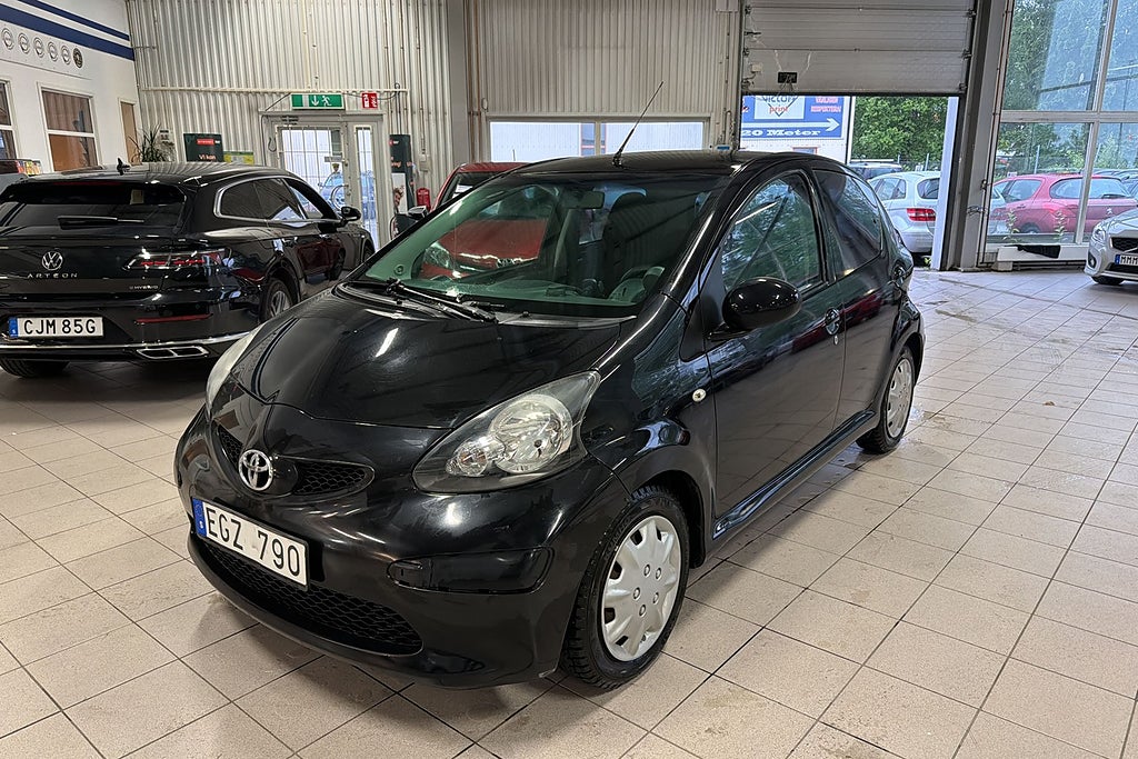 Toyota Aygo 5-Dr 1.0 VVT-i SUPERDEAL 3.95% / AUTOMAT / BESIKTAD