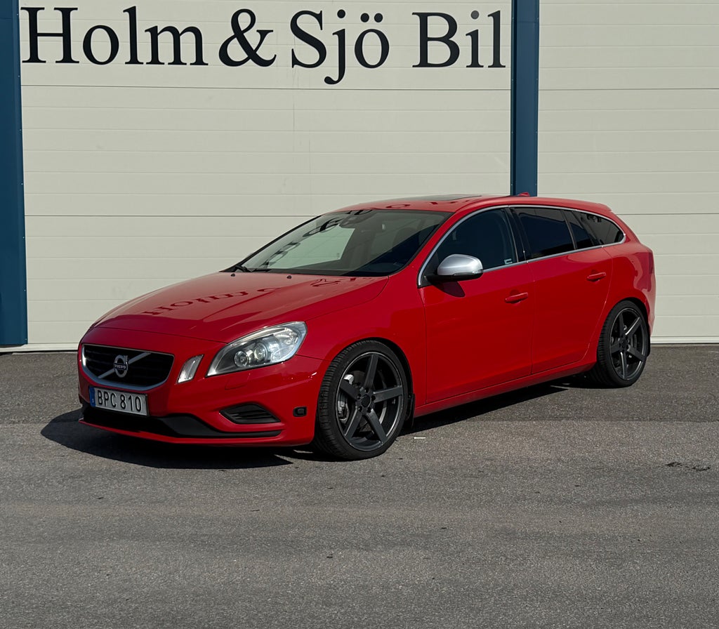Volvo V60 T6 AWD Geartronic R-Design / taklucka / 19” / M-Värm / 