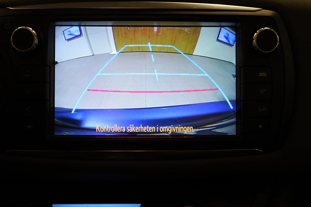 Toyota Yaris Hybrid e-CVT Active Navi Kamera Blåtand M-Värme 2015
