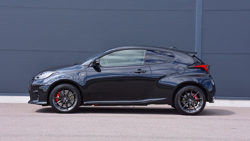 Den här Toyota GR Yaris har ägts av Christian von Koenigsegg. Foto: Collecting Cars 